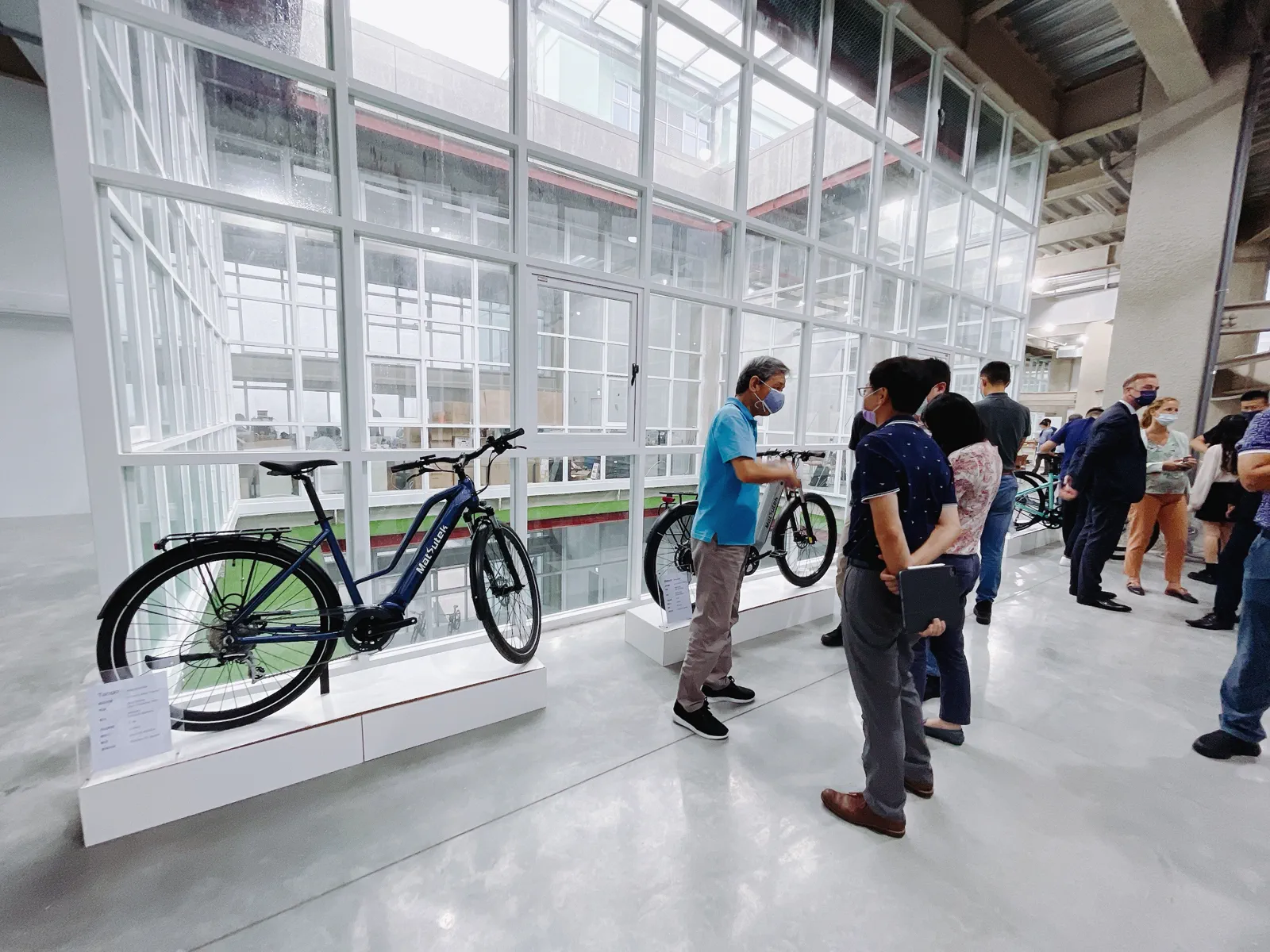 <img src="People-working-in-modern-office.jpeg" alt="People-working-in-modern-office">